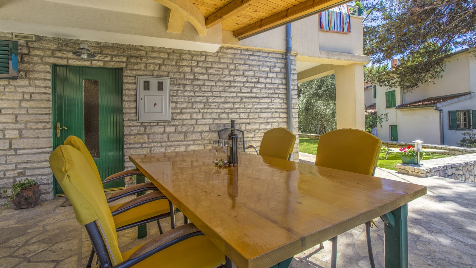 One bedroom apartment near beach Brodarica, Šibenik (A-25980-a)