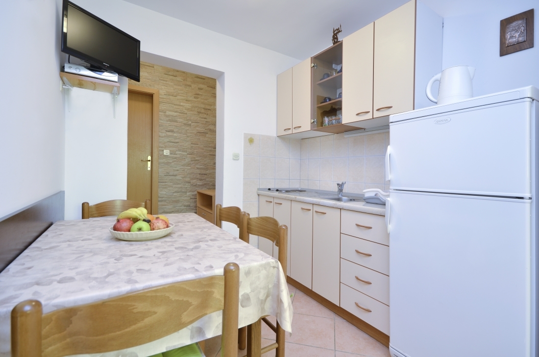 Two bedroom apartment with terrace and sea view Podgora, Makarska (A-25999-a)