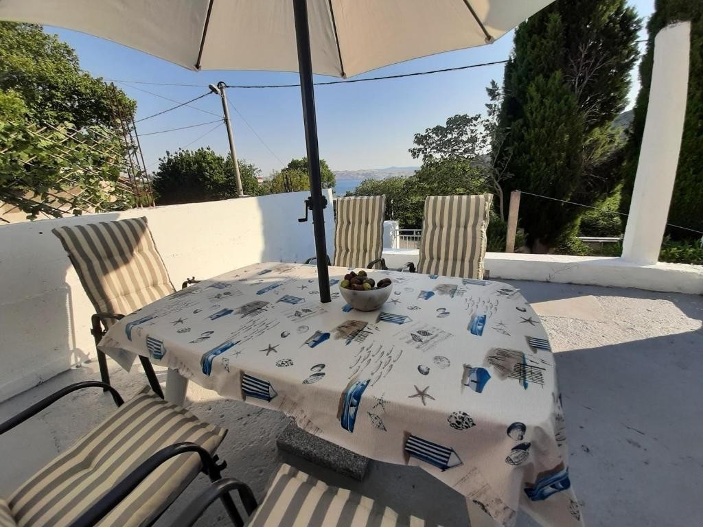 Maison dune chambre avec la terrasse Cesarica, Karlobag (K-26004)