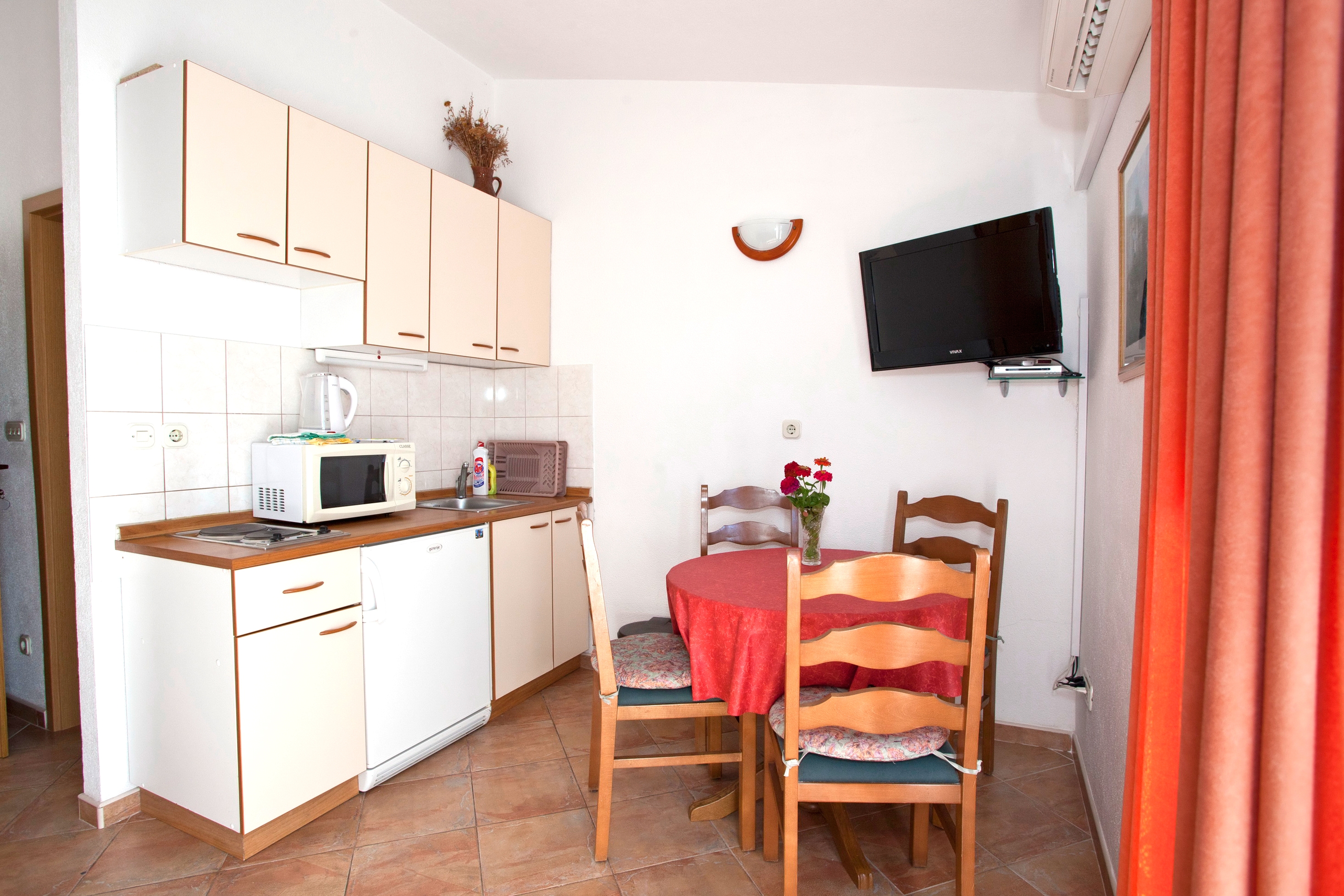 One bedroom apartment near beach Promajna, Makarska (A-2605-a)
