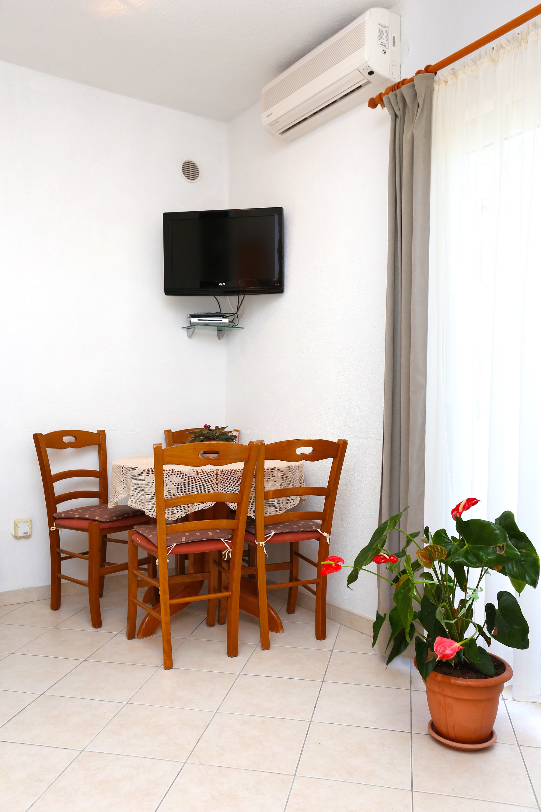 One bedroom apartment near beach Promajna (Makarska) (A-2605-b) One bedroom apartment near beach Promajna (Makarska) (A-2605-b)