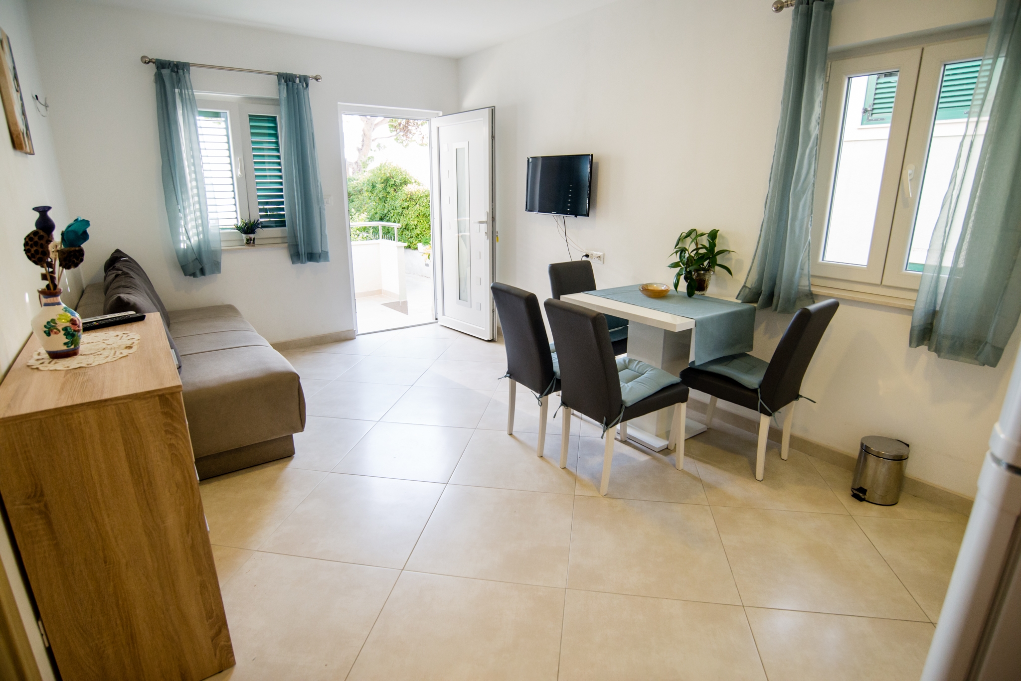 One bedroom apartment near beach Promajna, Makarska (A-2605-c) One bedroom apartment near beach Promajna, Makarska (A-2605-c)