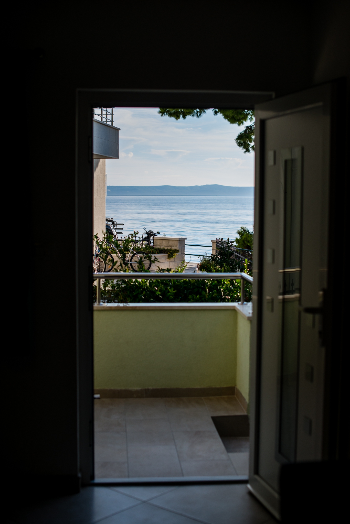 One bedroom apartment near beach Promajna, Makarska  A-c