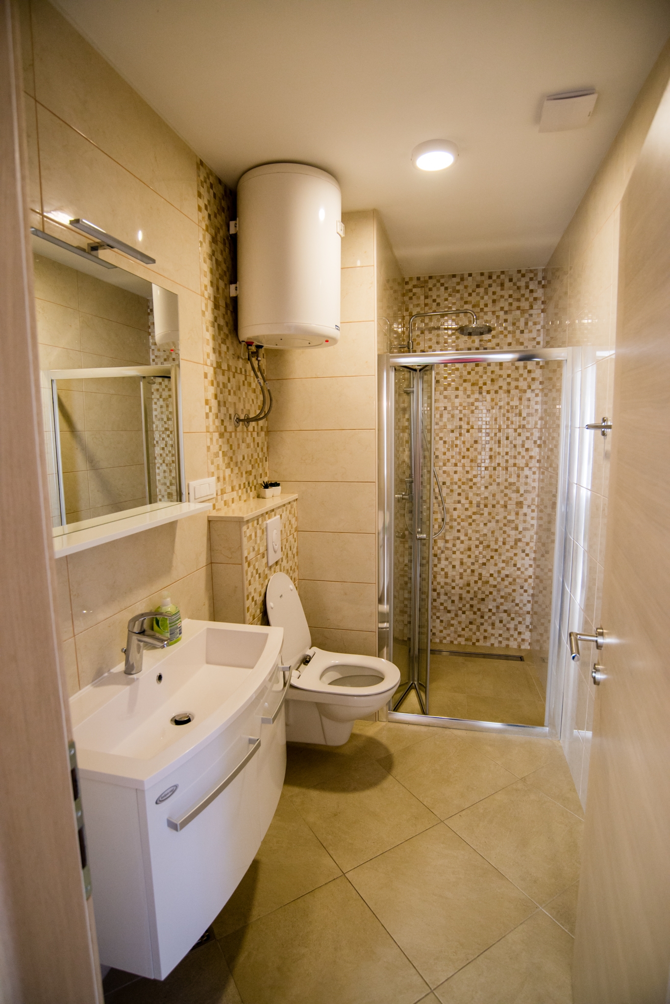 One bedroom apartment near beach Promajna, Makarska  A-d