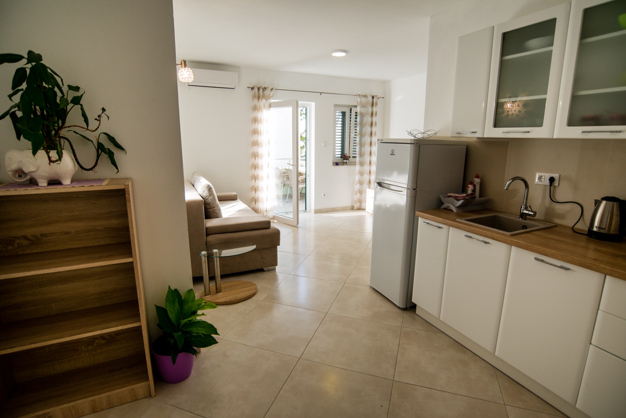 One bedroom apartment near beach Promajna, Makarska  A-d