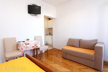 Promajna, Jídelna v ubytování typu studio-apartment, WiFi.