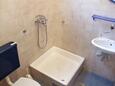 Ванная комната 1 Podaca, Ванная комната 1 в размещении типа apartment, Домашние животные допускаются и WiFi.