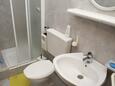 Koupelna 2 Podgora, Koupelna 2 v ubytování typu apartment, domácí mazlíčci povoleni a WiFi.