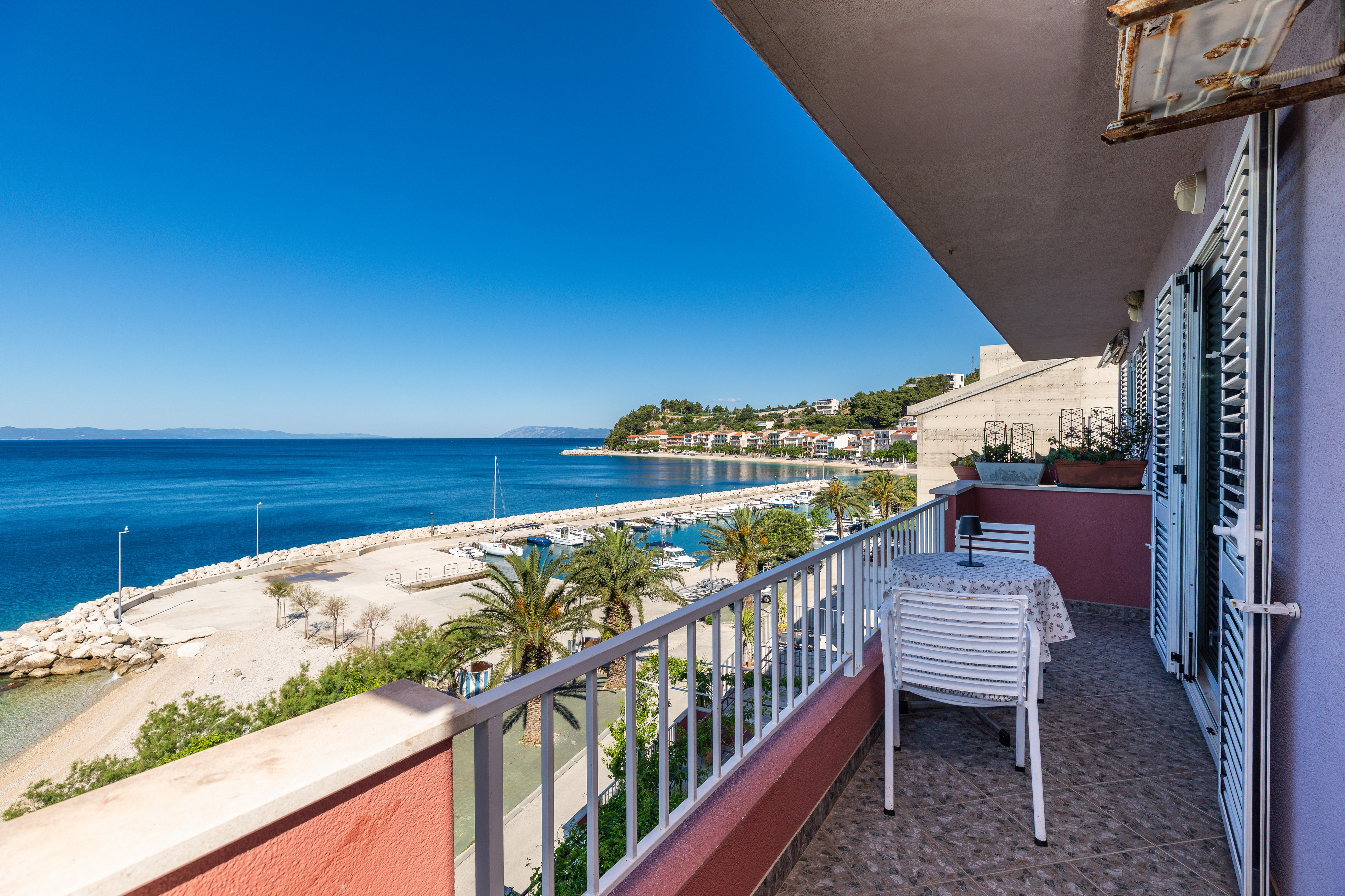 One bedroom apartment near beach Podgora, Makarska  A-c