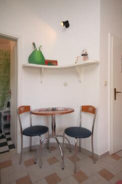 Dining room Podgora, Dining room in the studio-apartment, WiFi.