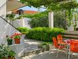 Podaca, Makarska, Courtyard 2621 - Apartments near sea with pebble beach.