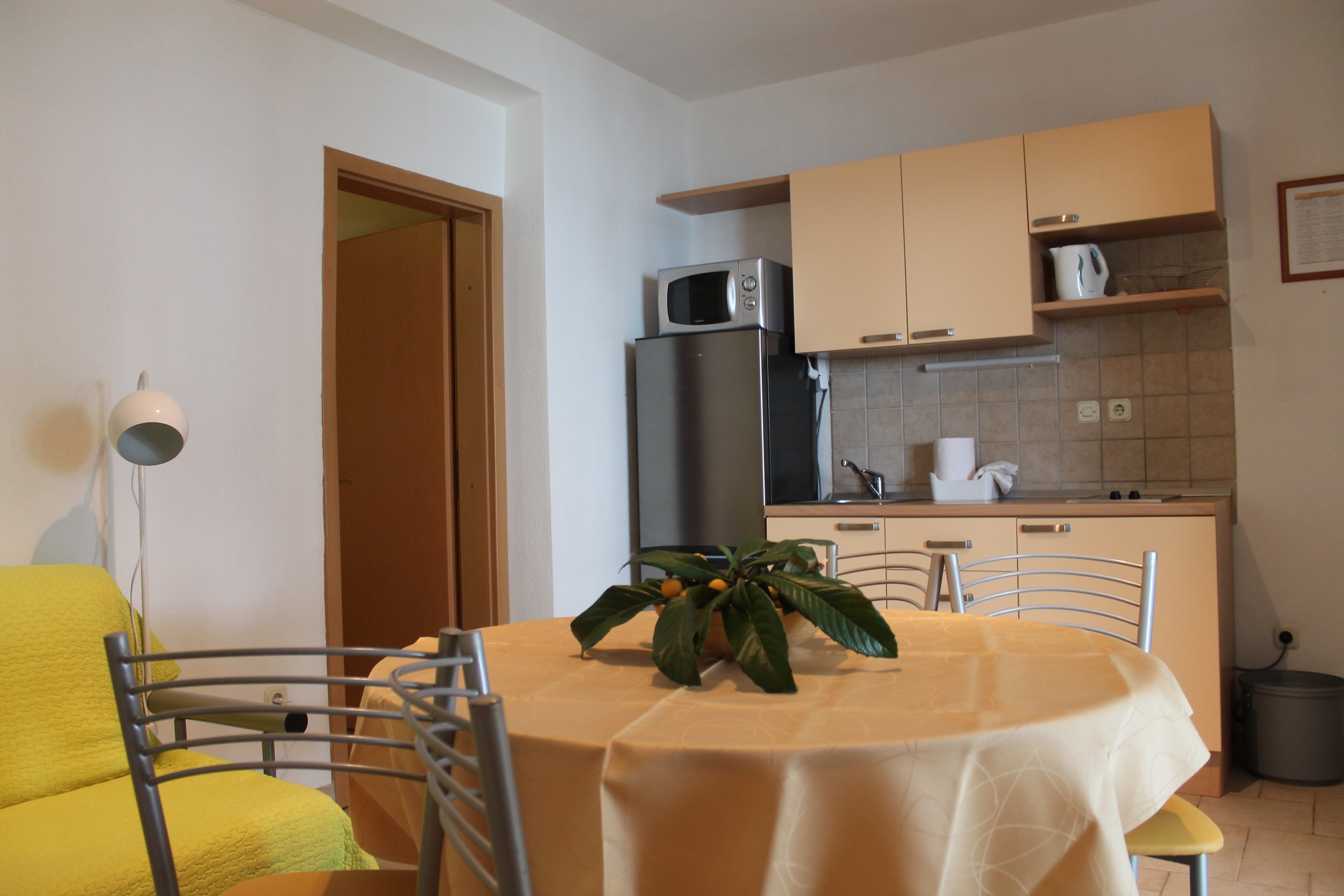 One bedroom apartment near beach Zaostrog, Makarska (A-2625-a)