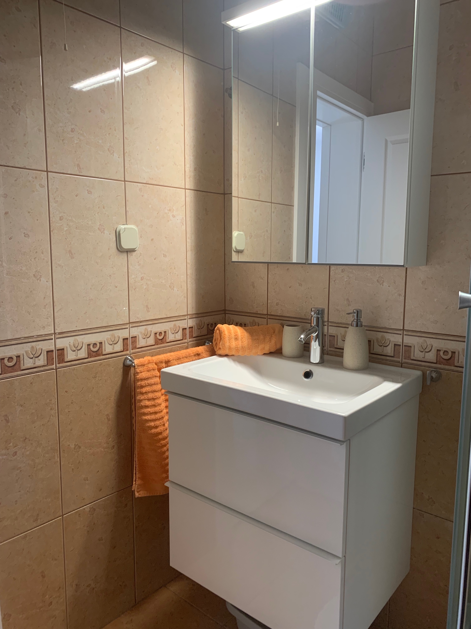 One bedroom apartment near beach Zaostrog, Makarska  A-d