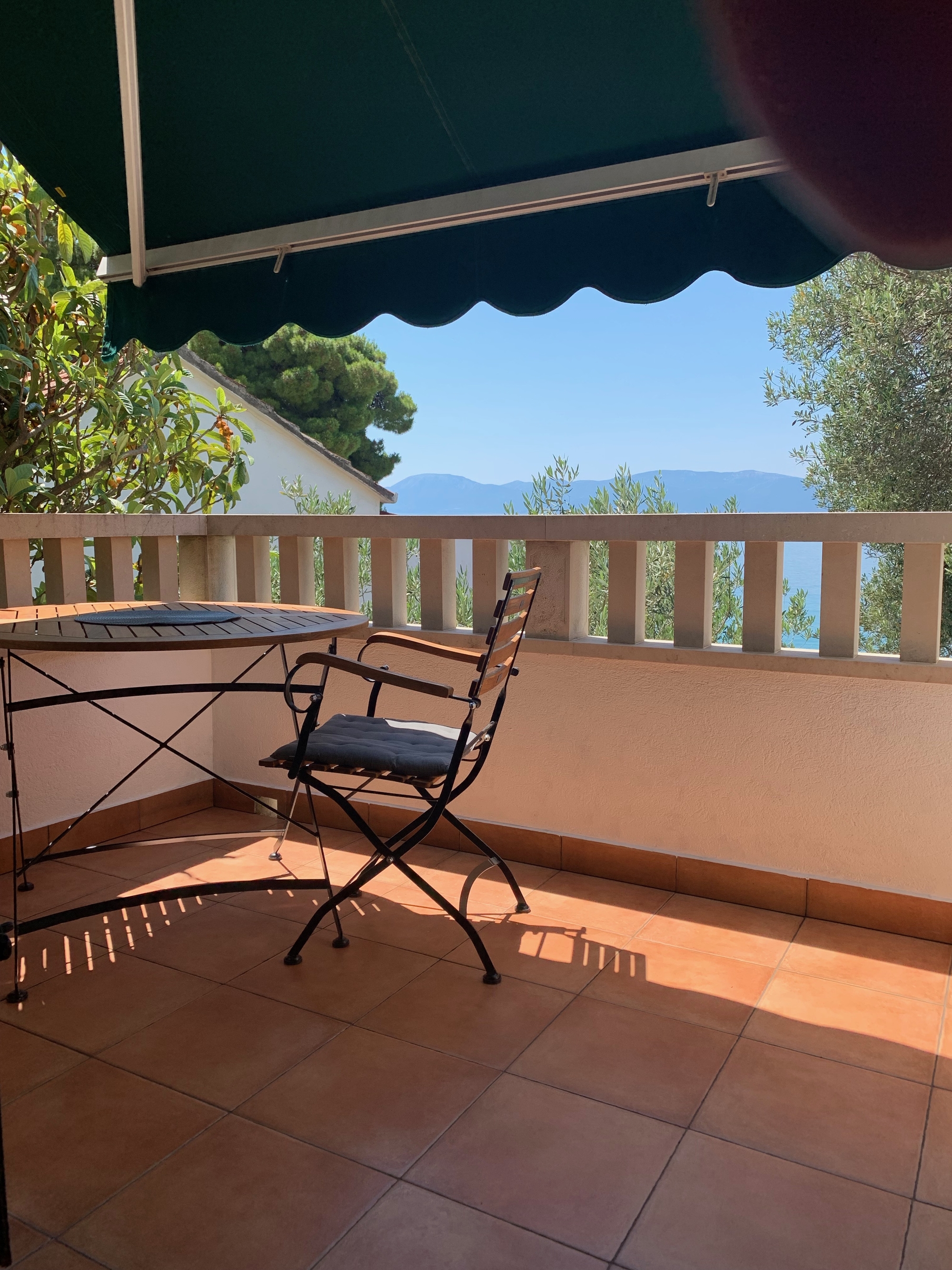 One bedroom apartment near beach Zaostrog, Makarska  A-d