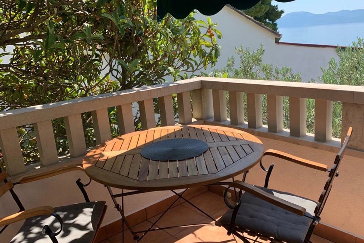 One bedroom apartment near beach Zaostrog, Makarska  A-d