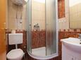 Bathroom 1 Drašnice, Bathroom 1 in the apartment, (pet friendly).