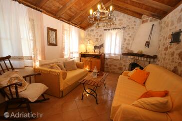 Living room Igrane, Living room in the house, dopusteni kucni ljubimci i WIFI.