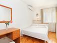 Ložnice 2 Podgora, Ložnice 2 v ubytování typu apartment, s klimatizací a WiFi.