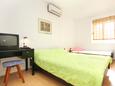 Ložnice 2 Orebić, Ložnice 2 v ubytování typu apartment, s klimatizací, domácí mazlíčci povoleni a WiFi.