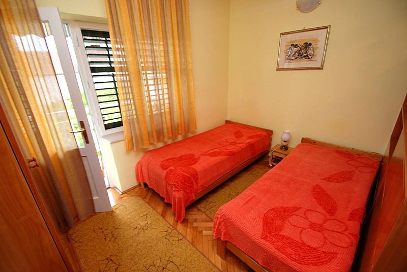 One bedroom apartment with balcony Zaostrog, Makarska (A-2661-a) One bedroom apartment with balcony Zaostrog, Makarska (A-2661-a)