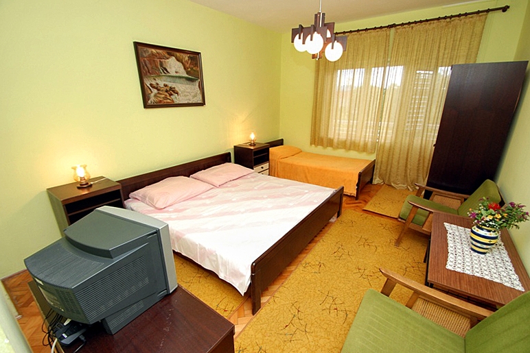 Room with terrace Zaostrog, Makarska (S-2661-a)