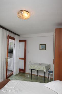 Dining room Brela, Dining room in the studio-apartment.