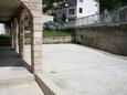 Parking lot Brela, Makarska, Parking lot 2665 - Apartments with pebble beach.