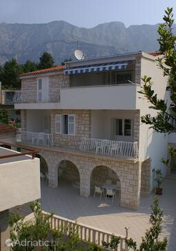 Tučepi, Makarska, Property 2666 - Apartments near sea with pebble beach.