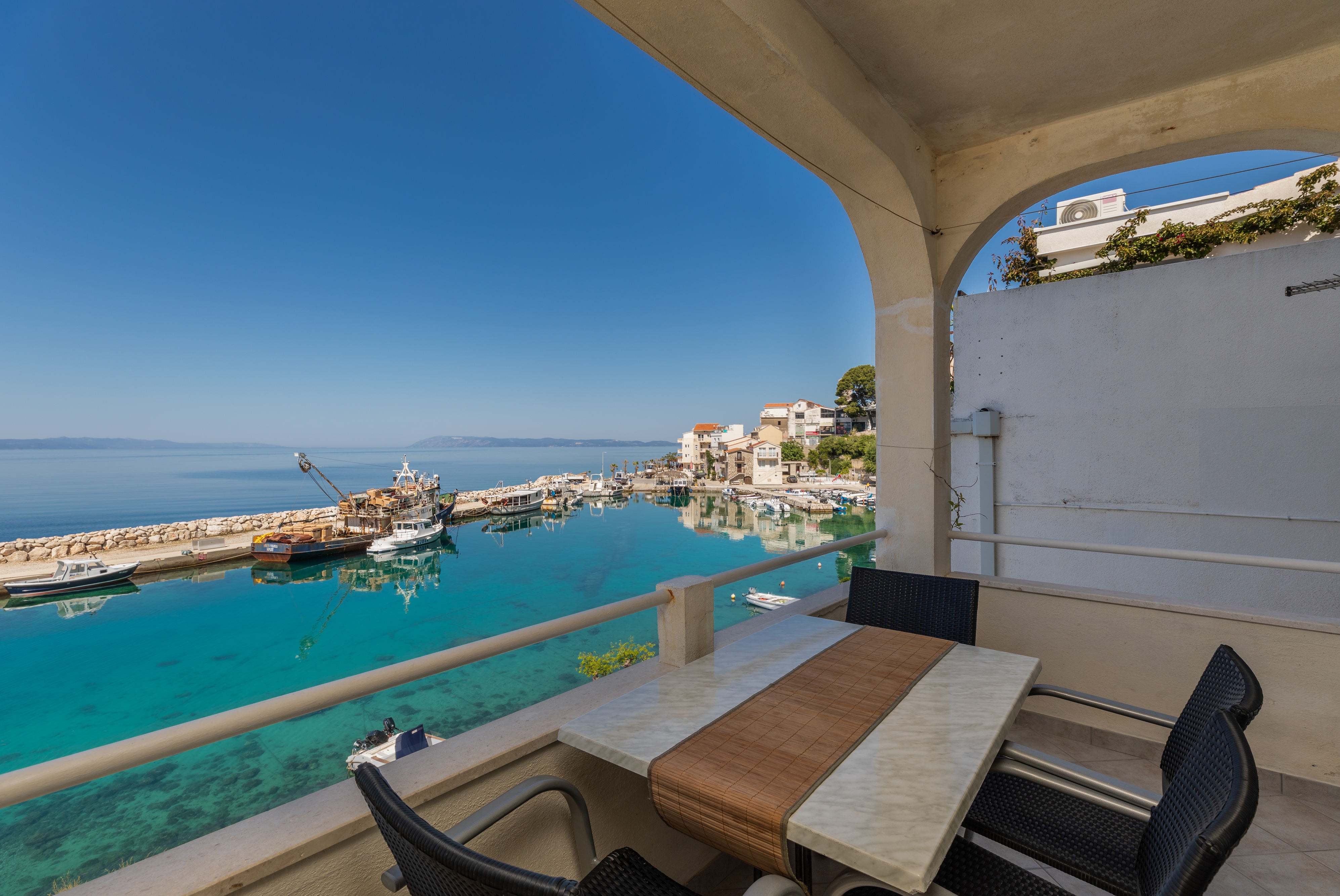 One bedroom apartment near beach Drašnice, Makarska (A-2670-b)