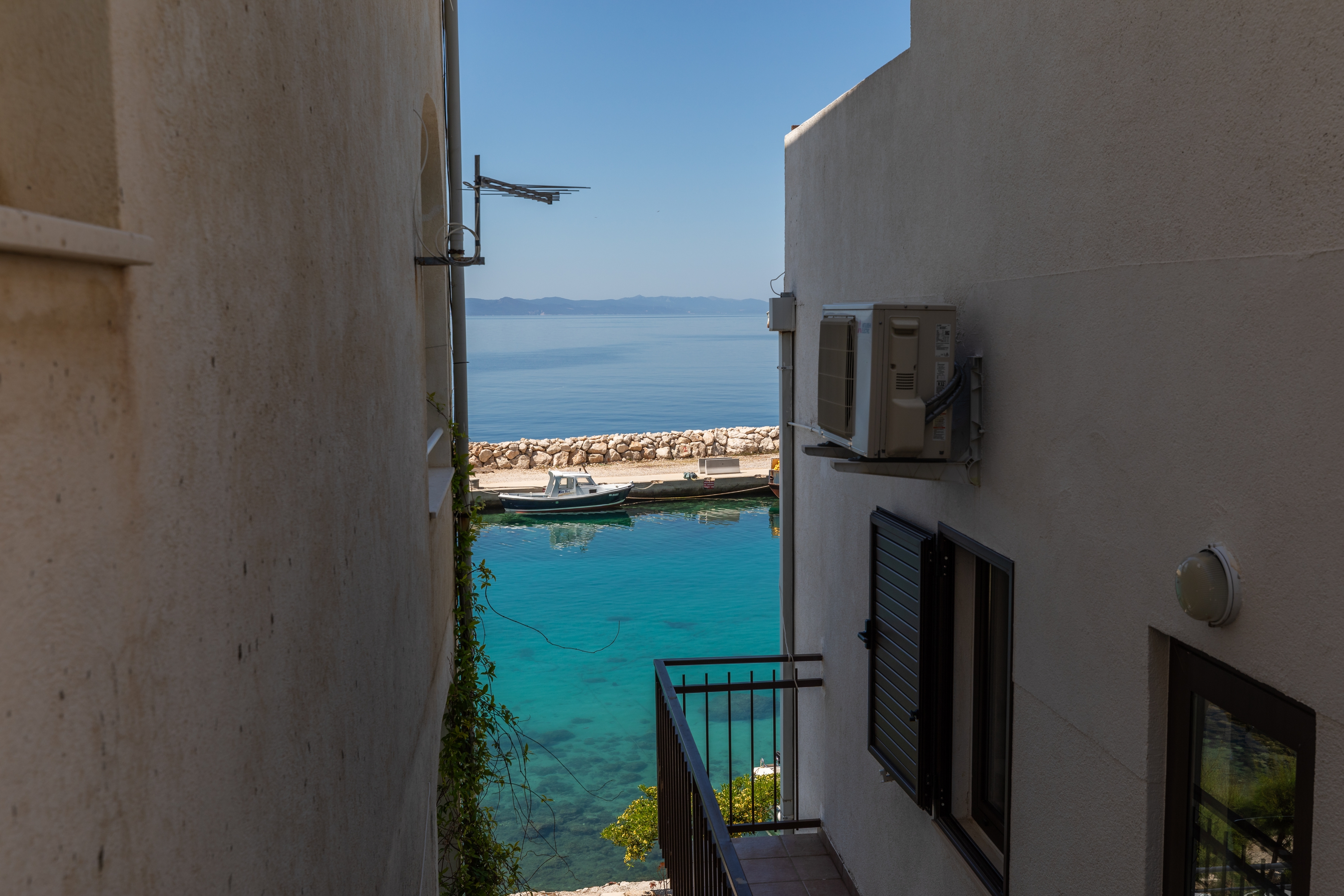One bedroom apartment near beach Drašnice, Makarska  A-c