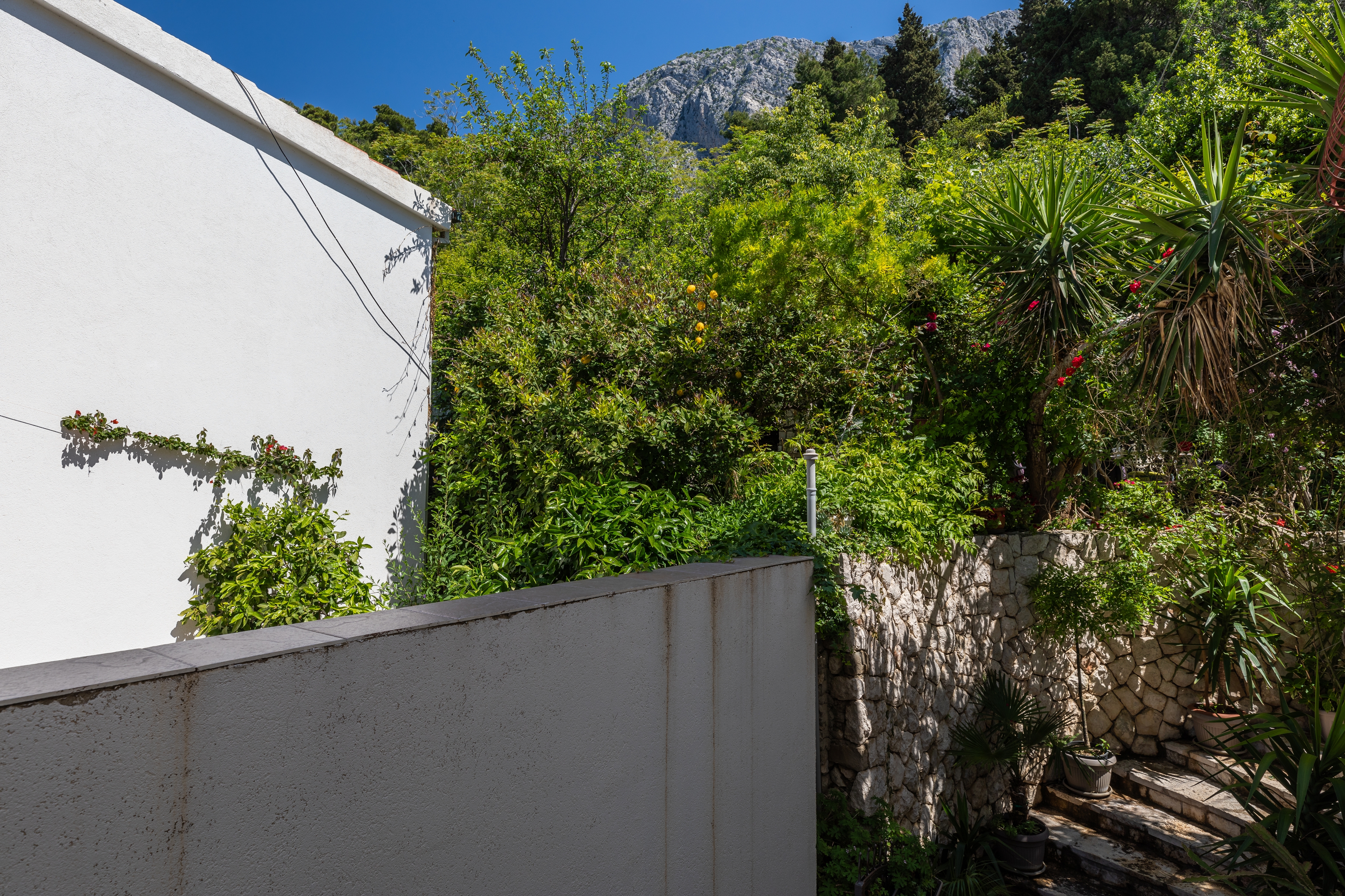 One bedroom apartment near beach Drašnice, Makarska  A-c