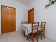 Dining room Drašnice, Dining room in the apartment, dostupna klima, dopusteni kucni ljubimci i WIFI.