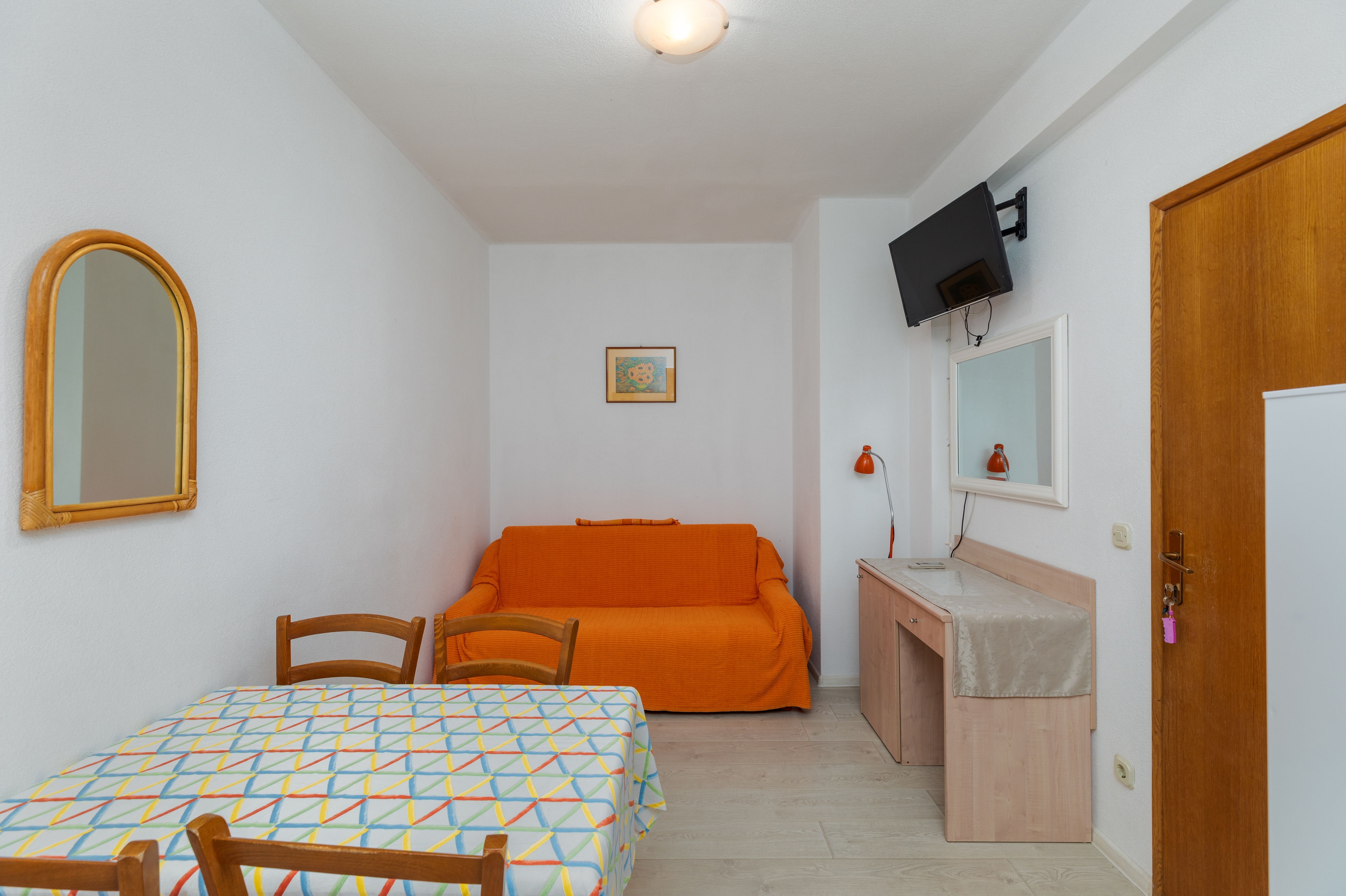 One bedroom apartment near beach Drašnice, Makarska (A-2670-d)