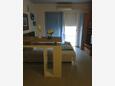 Obývací pokoj Promajna, Obývací pokoj v ubytování typu apartment, s klimatizací a WiFi.