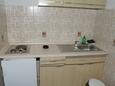 Promajna, Kitchen in the studio-apartment, WiFi.