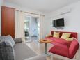 Living room Tučepi, Living room in the apartment, air condition available, (pet friendly) and WiFi.