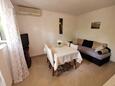 Dining room Baška Voda, Dining room in the apartment, air condition available, (pet friendly) and WiFi.