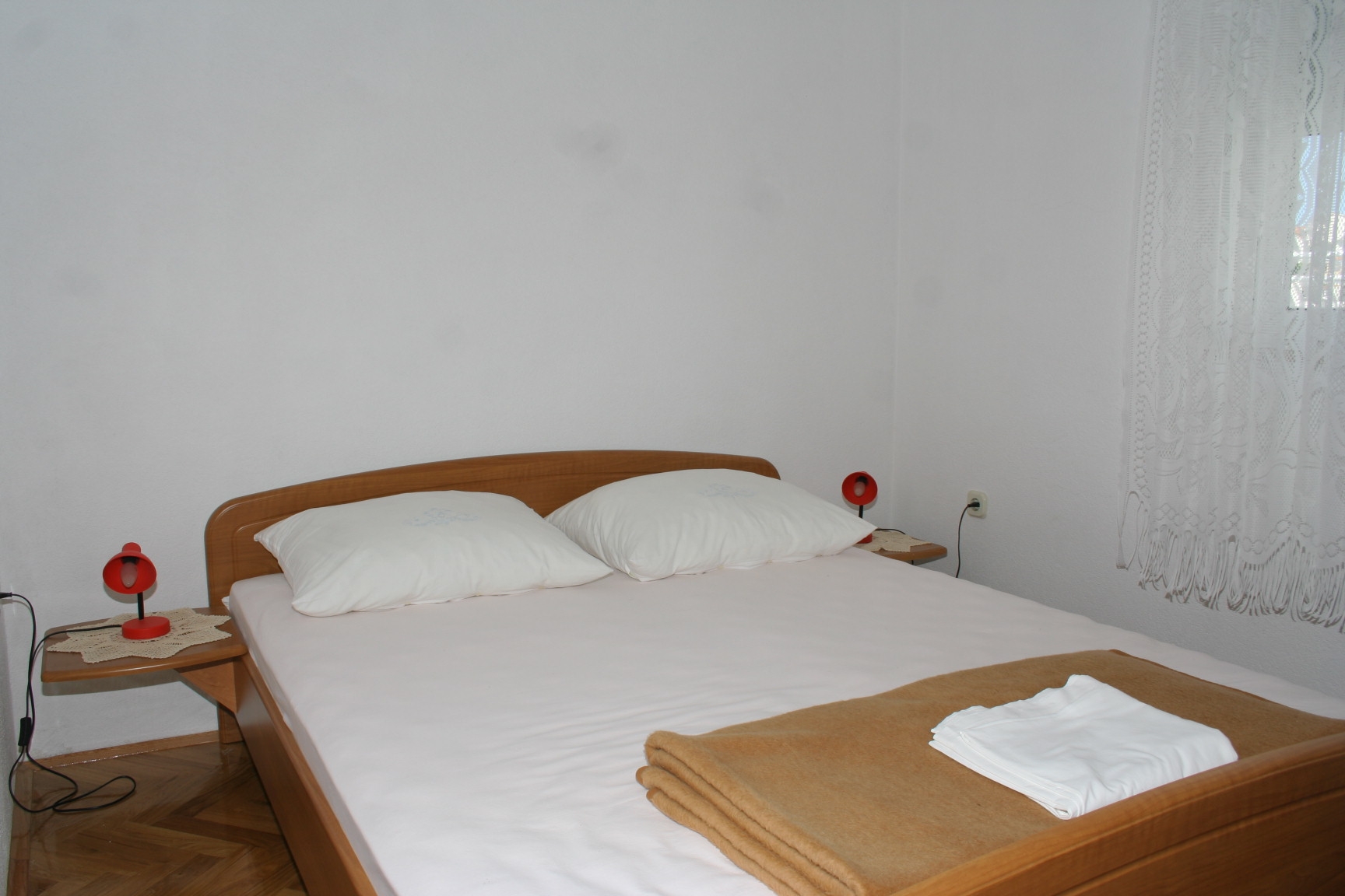 One bedroom apartment near beach Igrane, Makarska (A-2679-a)