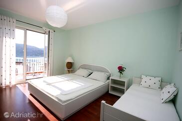 Slano, Bedroom in the room, air condition available, (pet friendly) and WiFi.