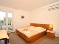 Ložnice Slano, Ložnice v ubytování typu studio-apartment, s klimatizací, domácí mazlíčci povoleni a WiFi.