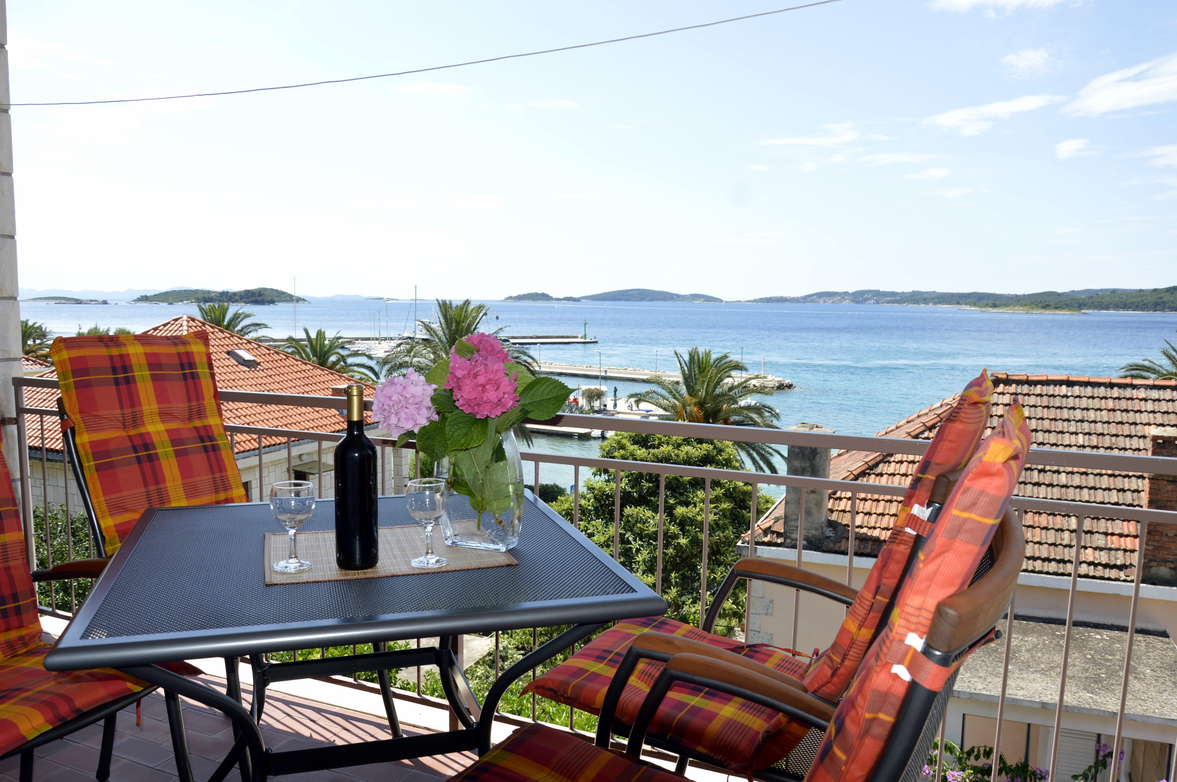 Dvosobni apartman s terasom i pogledom na more Orebić, Pelješac  A-a