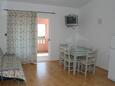Dining room Promajna, Dining room in the apartment, dostupna klima i WIFI.