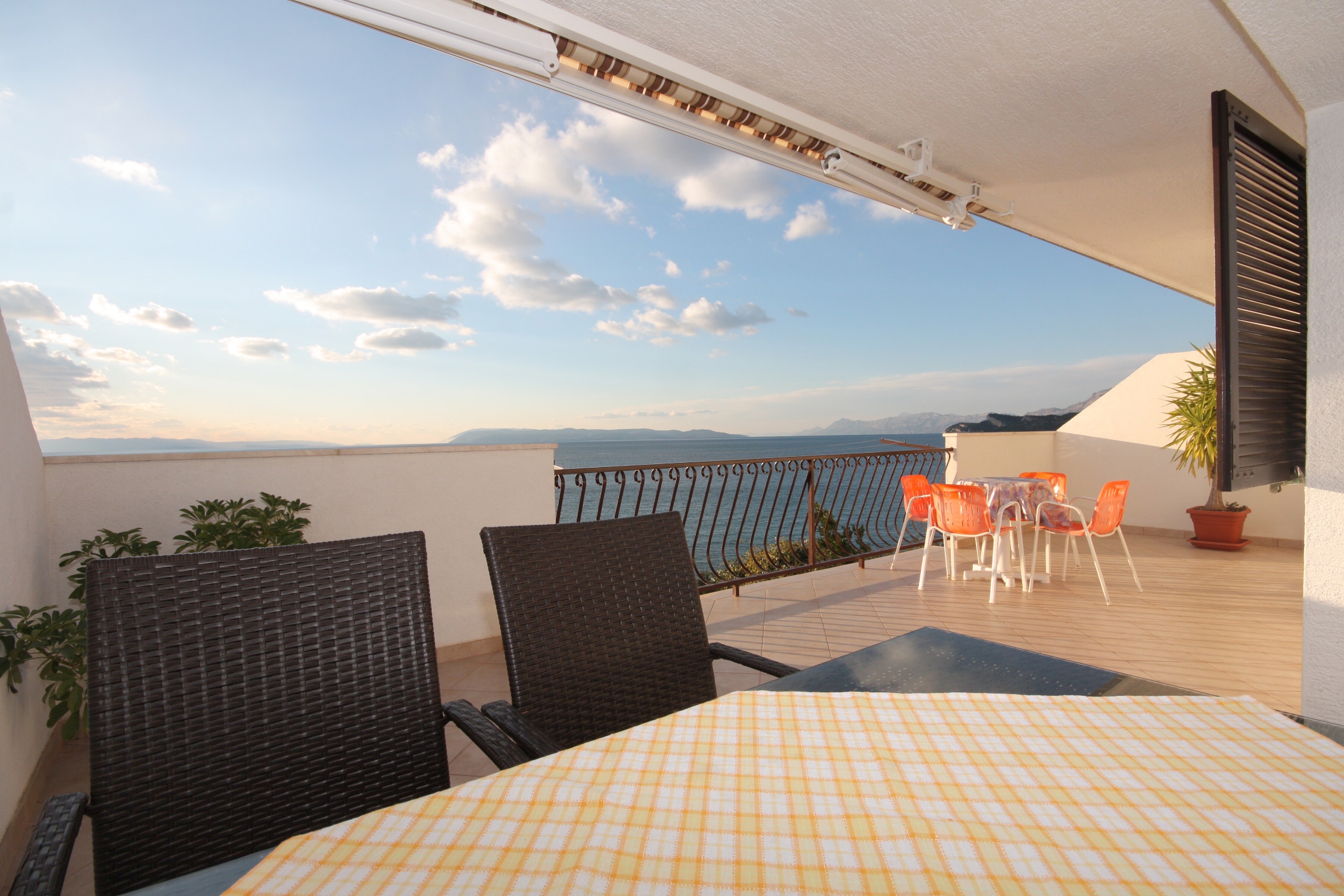 Two bedroom apartment near beach Tučepi, Makarska  A-c