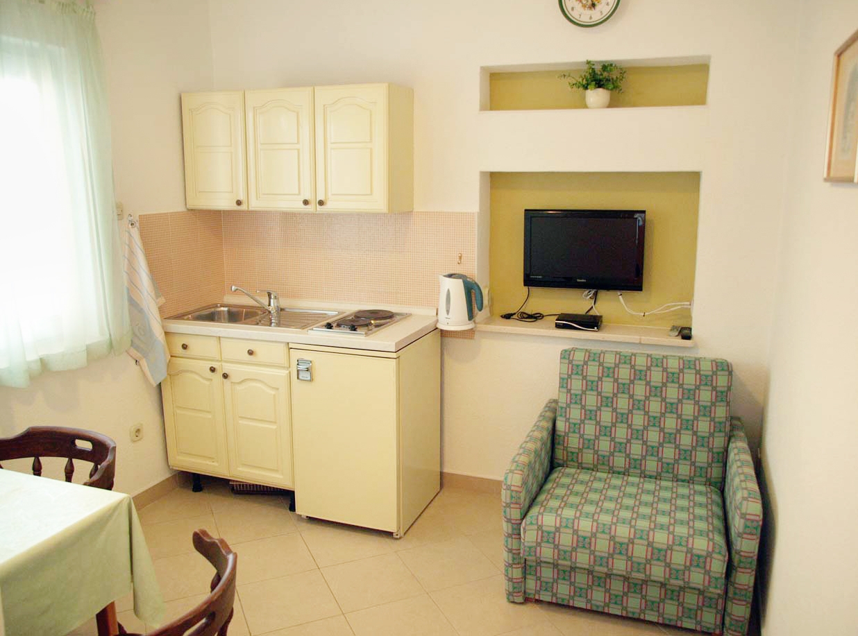 One bedroom apartment with balcony and sea view Baška Voda, Makarska  A-a