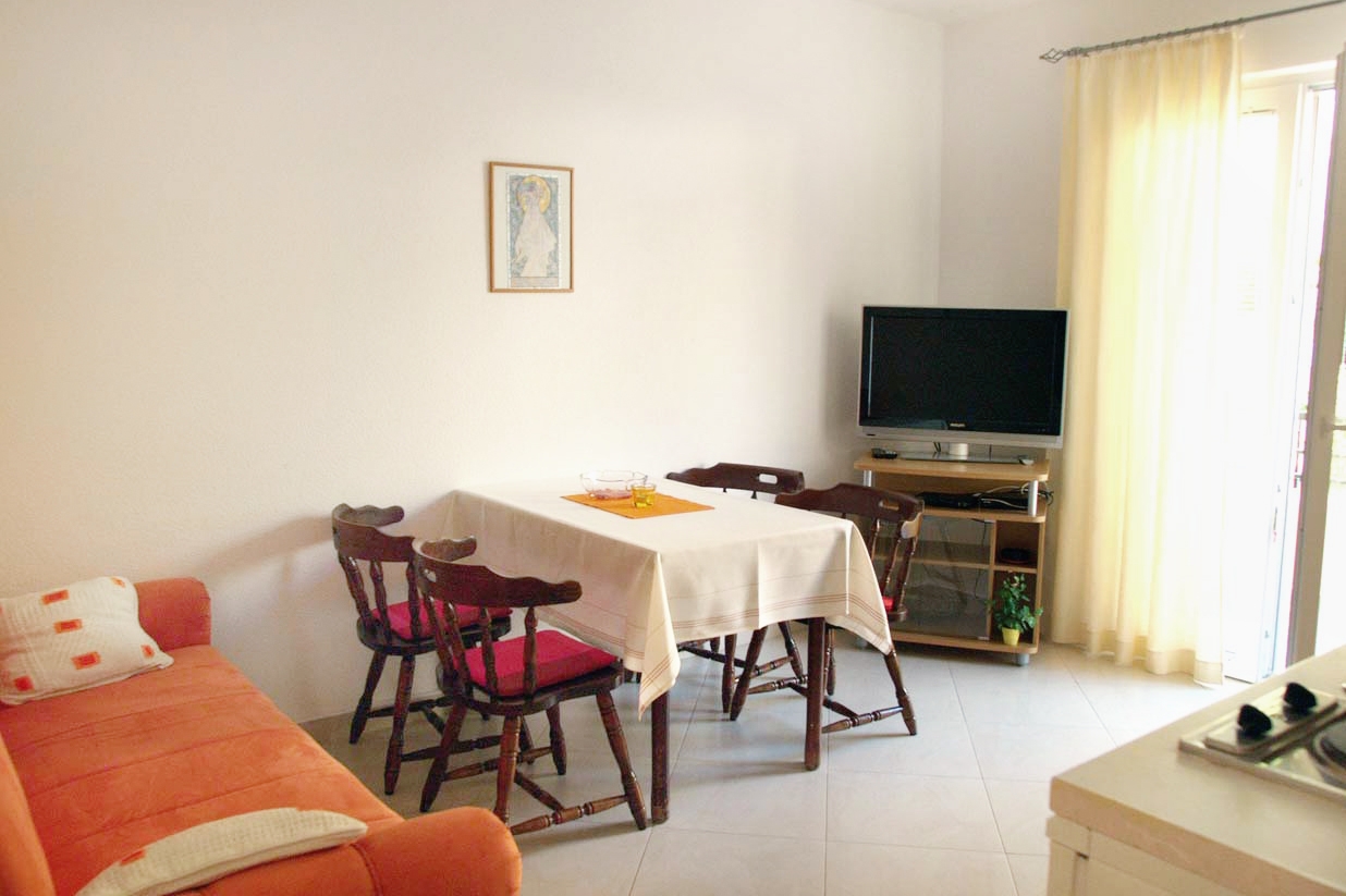 Two bedroom apartment with balcony and sea view Baška Voda, Makarska  A-b