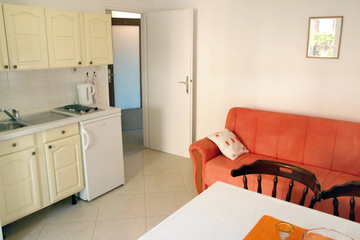 Two bedroom apartment with balcony and sea view Baška Voda, Makarska  A-b