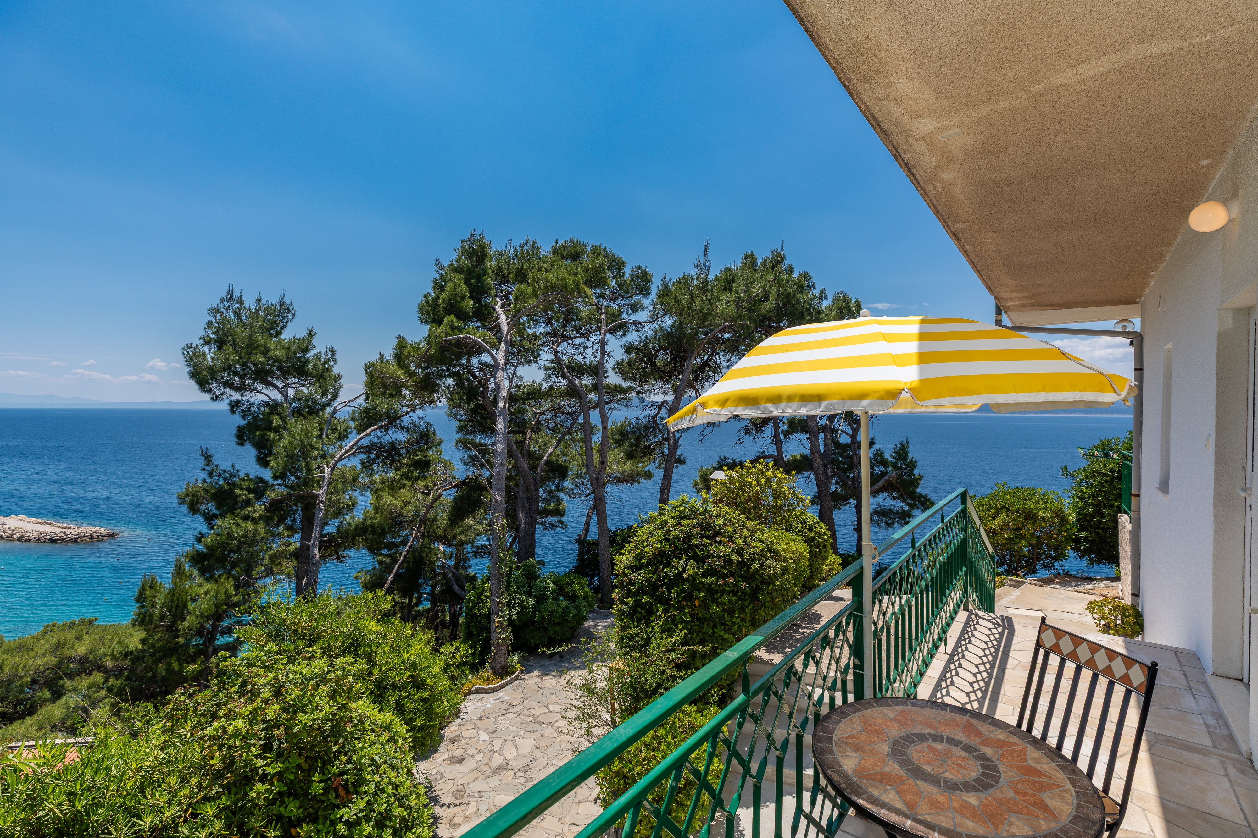 Appartement de trois chambres avec le balcon et la vue sur le mer Brela, Makarska (A-2713-a)