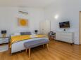 Ložnice Brela, Ložnice v ubytování typu studio-apartment, s klimatizací a WiFi.