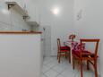 Dining room Brela, Dining room in the studio-apartment, (pet friendly) and WiFi.