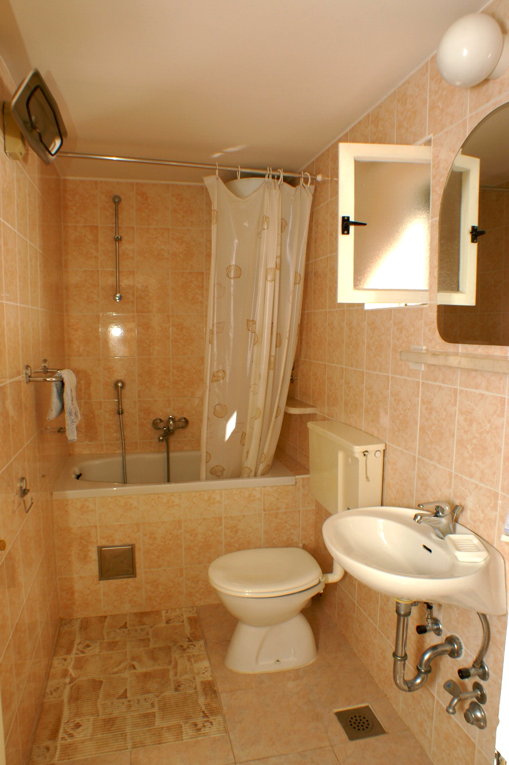One bedroom apartment with terrace and sea view Podgora, Makarska  A-a